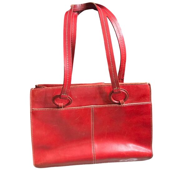 Red leather shoulder bag is most likely a vintage Fossil - Picture 3 of 11